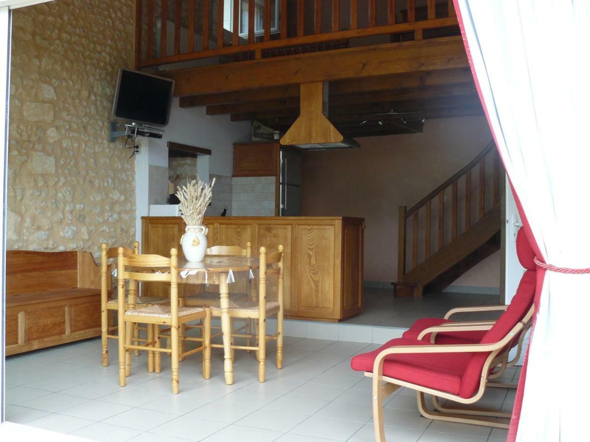Gite Rural Charentais Les Essards  Exterior photo